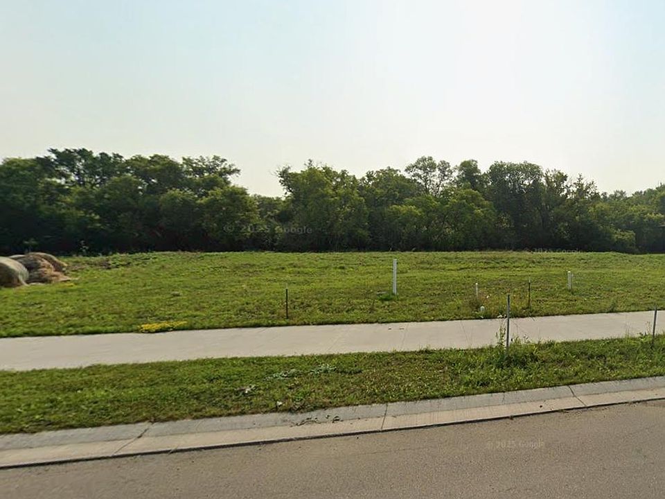 2nd image of 8924 Meadowlark Pkwy
