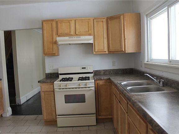 5th image of 3388 Altamont Ave
