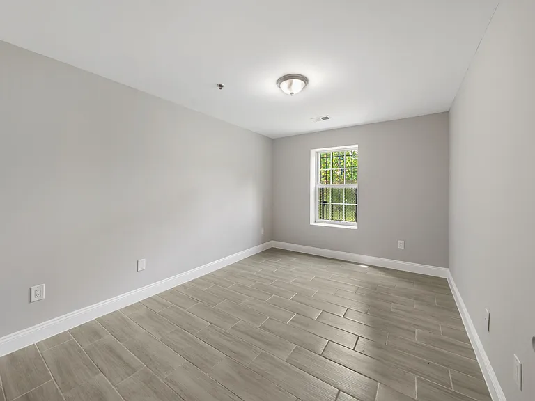 26-28 Avon Avenue - Ground Floor — Photo 9