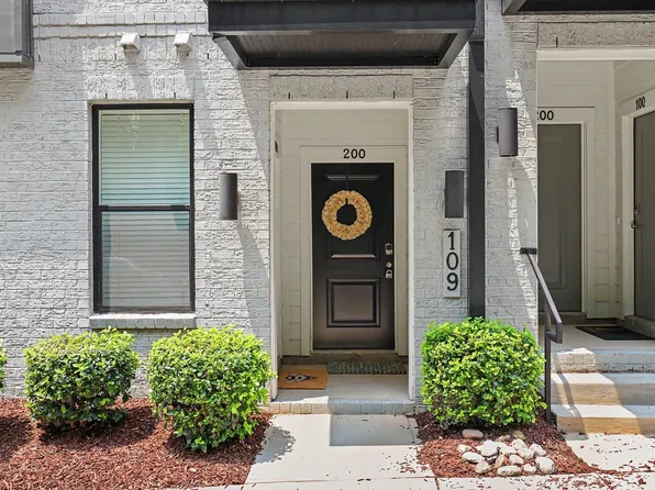 109 N Franklin St, Wake Forest, NC