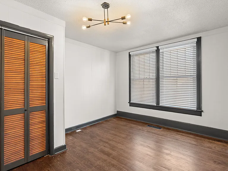 4910 Saint Elmo Ave — Photo 12