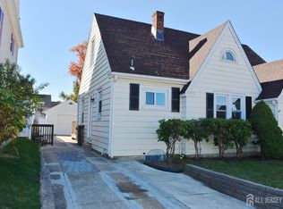 30 John St, South River, NJ 08882