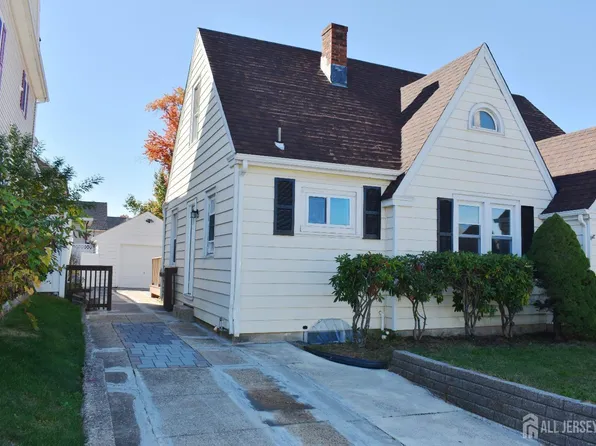 30 John St, South River, NJ 08882