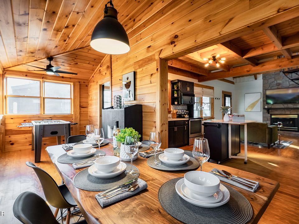 19th image of 1008 Walini Way