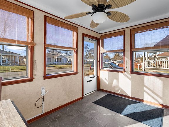 3rd image of 1747 N Whittier Pl