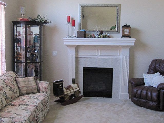 Cozy Great Rm w/Cathedral ceilings, tile fireplace w/gas logs!