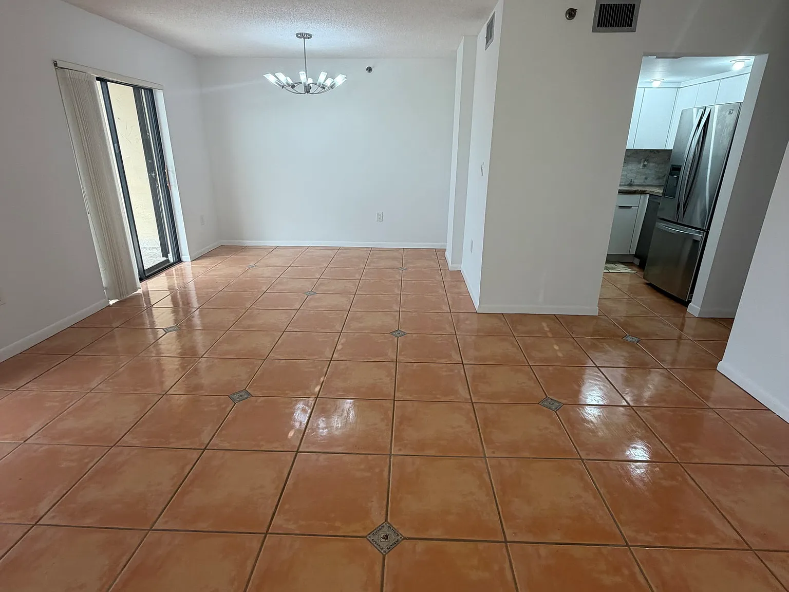 3 bed, 2.0 bath, 1080 sqft, $2,600 — Photo 3