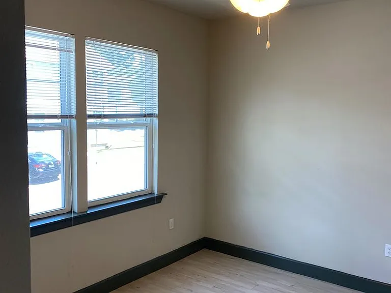 1805 Bellevue Way — Photo 37
