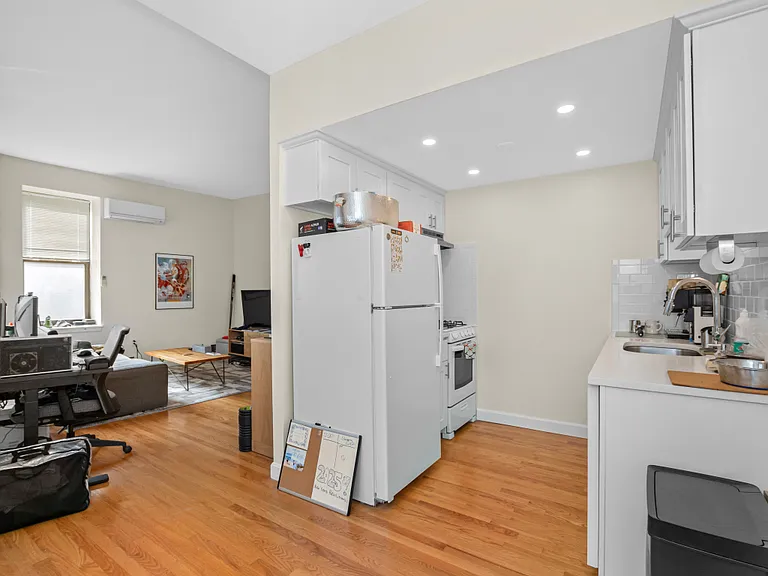 50 Main St #11 — Photo 9