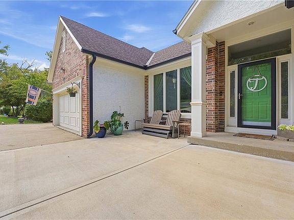 3rd image of 16024 Meadow Ln