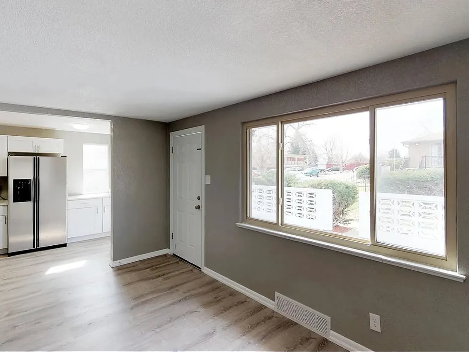 2 bed, 692 sqft, $1,595 — Photo 3