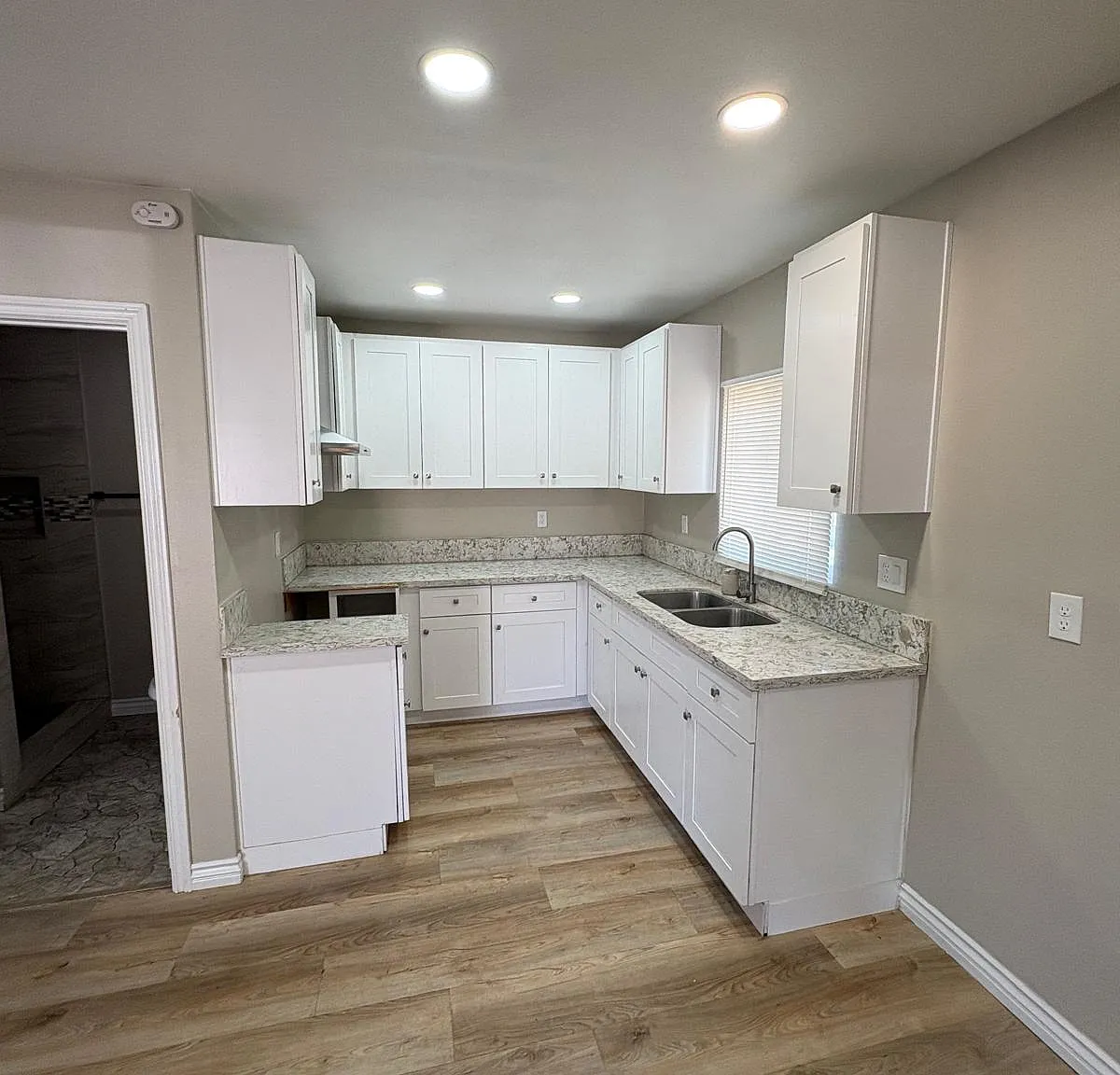 2 bed, 750 sqft, $2,295 — Photo 4
