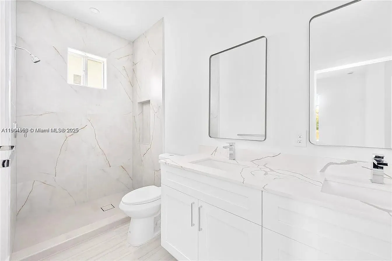 3 bed, 2.0 bath, 1335 sqft, $3,000 — Photo 3