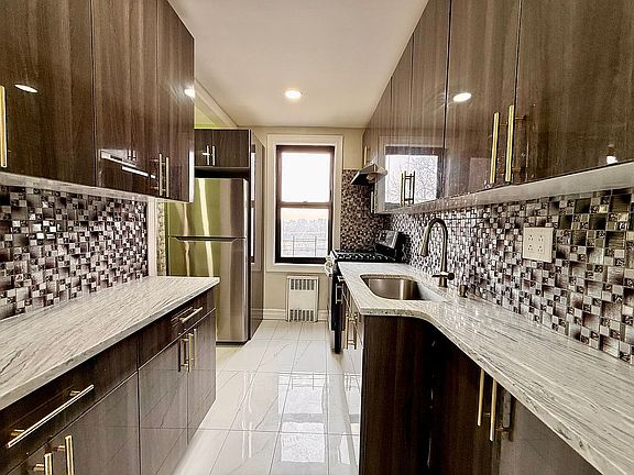 5th image of 112-30 Northern Blvd E Unit 4G