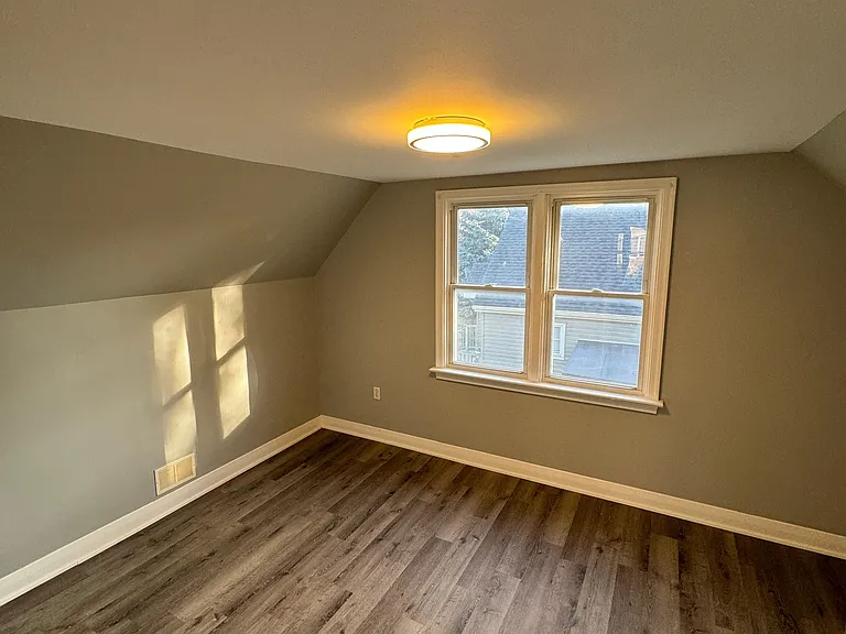 83 Park Ave — Photo 9