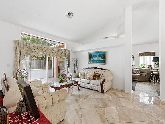 4th image of 113 Saratoga Blvd Boulevard E