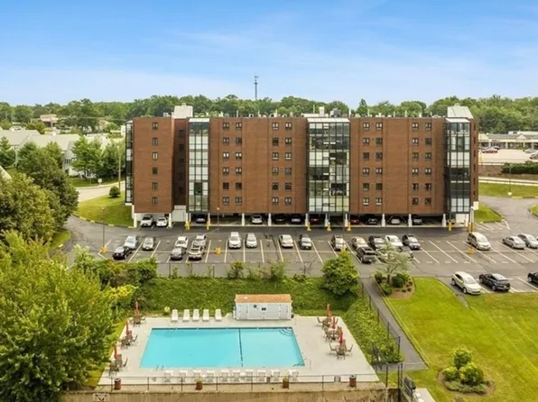 4234 N Main St APT 101, Fall River, MA 02720