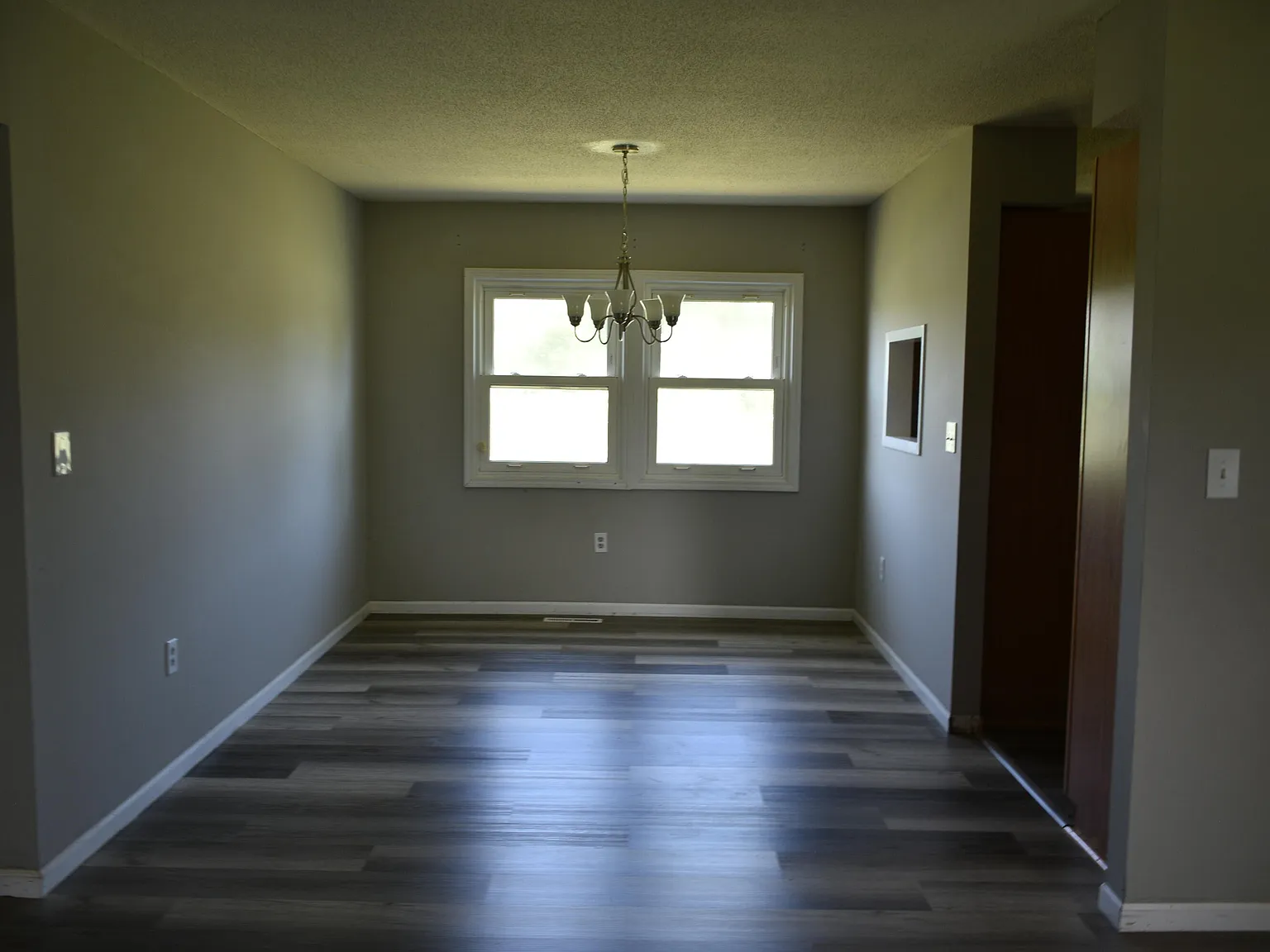 3 bed, 2.0 bath, 1800 sqft, $1,500 — Photo 4