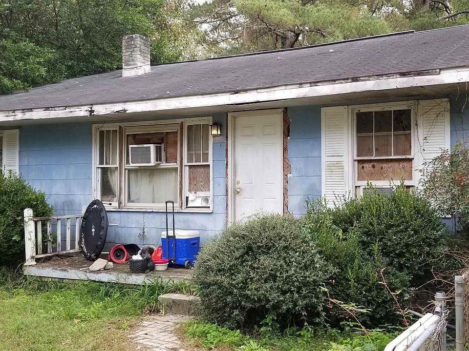 2nd image of 156 Whiteside Cir