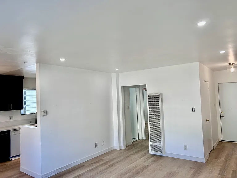 1333 N Fuller Ave — Photo 6