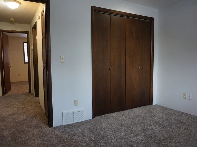 9615-9617 N Indian Trail Rd — Photo 14