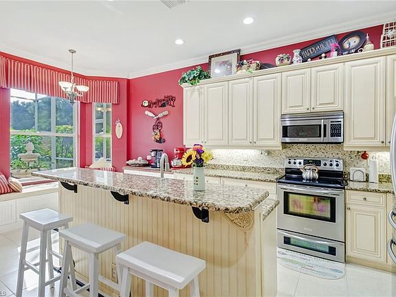 4th image of 20313 Castlemaine Ave