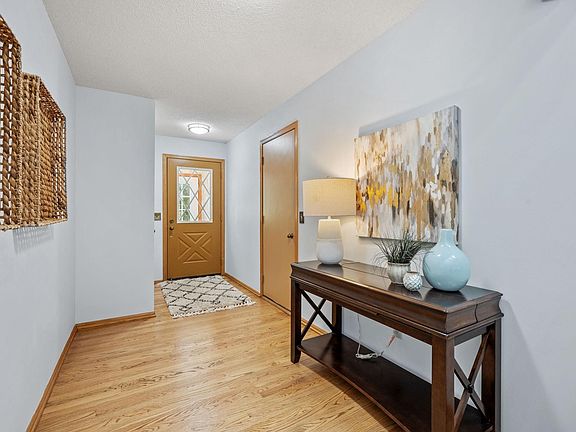 4th image of 55 Garden Dr