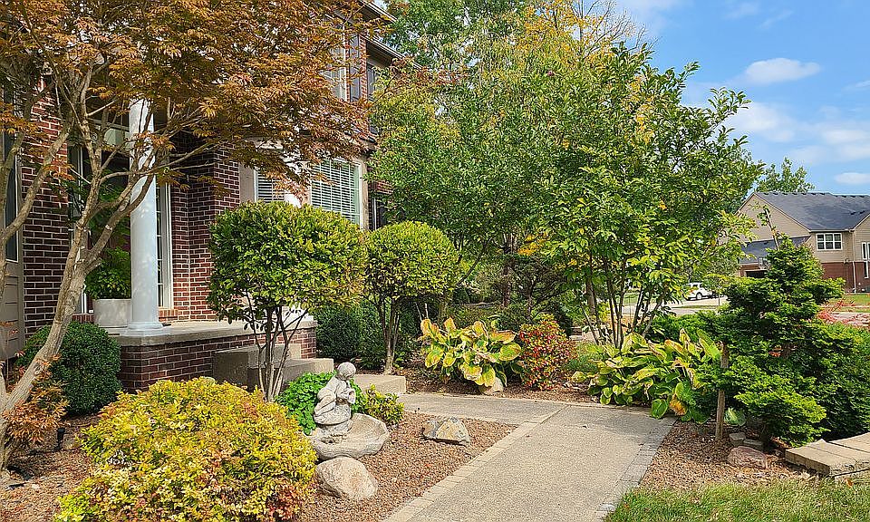 2nd image of 48806 Castleford Dr #87