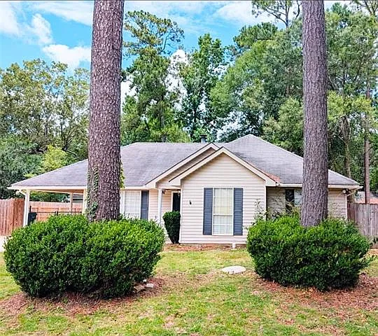 3 bed, 2.0 bath, 1229 sqft, $2,200 — Photo 2