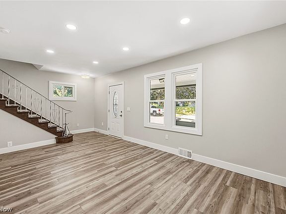 5th image of 2164 11th St SW