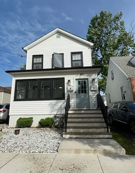 913 Union St — Photo 1