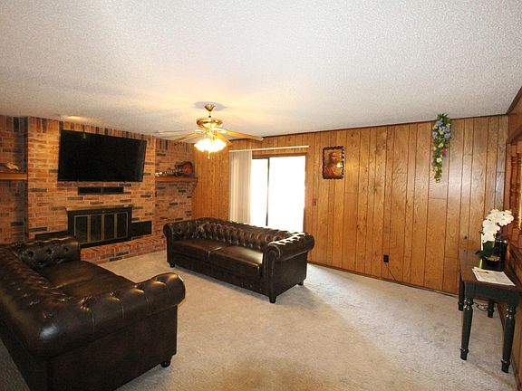 3rd image of 839 E Rockwood Street