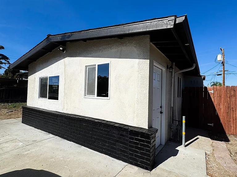 25 Pico Ave #B — Photo 7