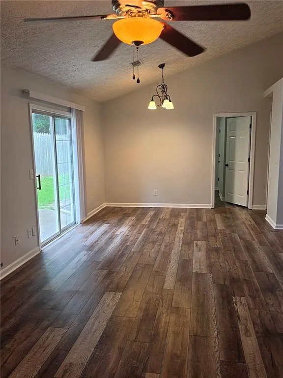 3 bed, 2.0 bath, 968 sqft, $1,950 — Photo 3