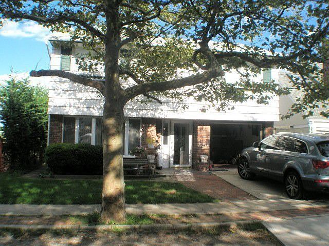 2nd image of 68 Mineola Ave