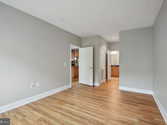 4th image of 1800 Wilson Blvd Unit 206