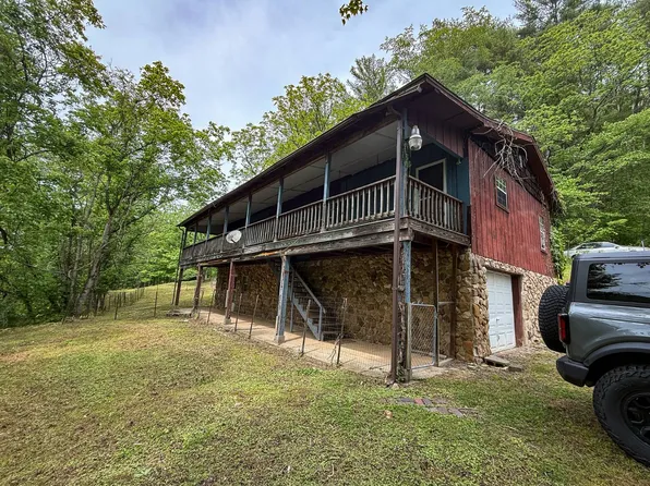 137 3rd St, Burnsville, WV 26335