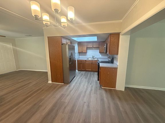 4th image of 3719 SE 73rd St