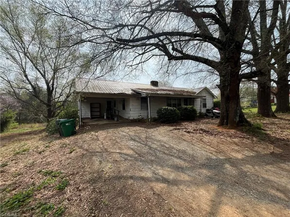 116 & 120 Knight St NE, King, NC 27021