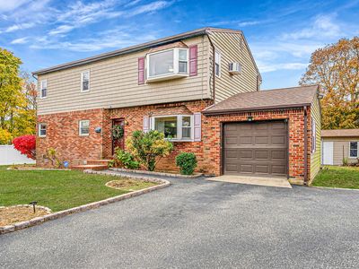 32 McCue Avenue, Wheatley Heights, NY, 11798