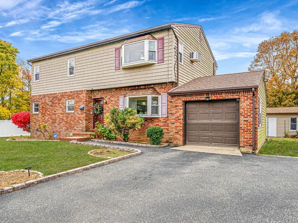 32 McCue Avenue, Wyandanch, NY 11798