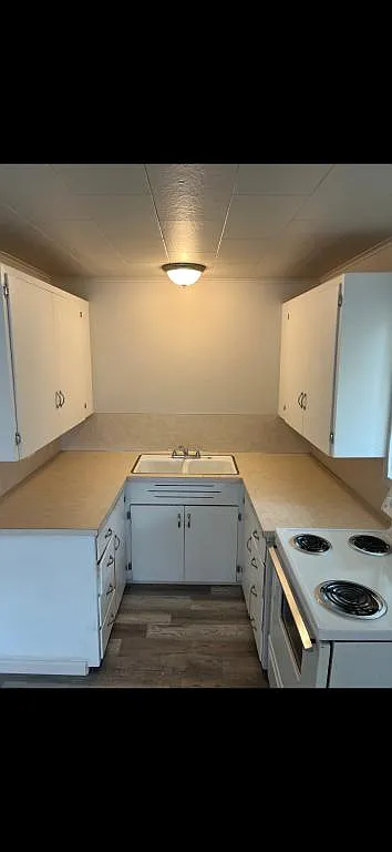 504 S Pacific Ave — Photo 2