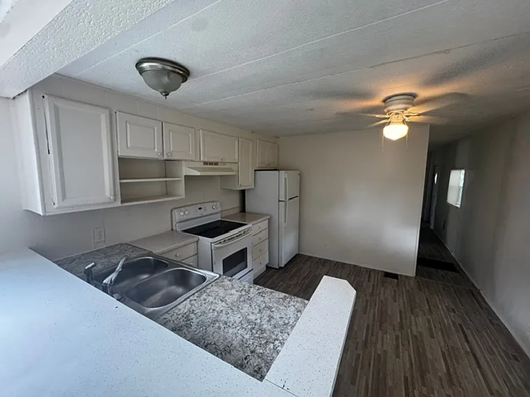 7205 Commons Blvd — Photo 6