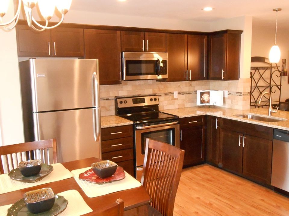 Eat-In Kitchen