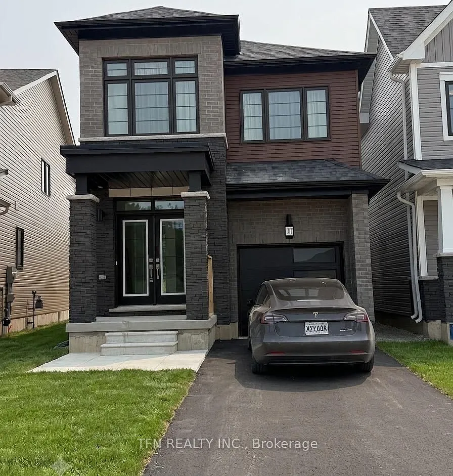 4 bed, $3,000 — Photo 1