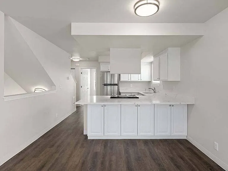 Pine Street Townhomes — Photo 12