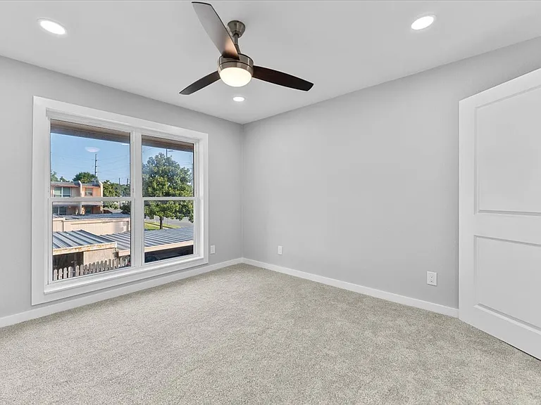 305 Valley Park Dr — Photo 18