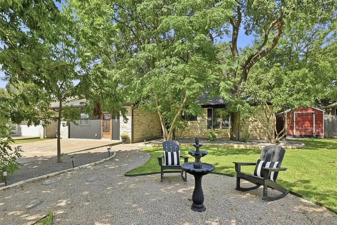 3 bed, 2.0 bath, 2034 sqft, $2,500 — Photo 2