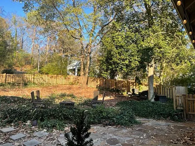 Fenced back yard, perfect for a dog or two (negotiable pet deposit).