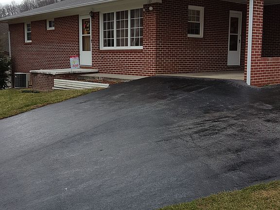 2nd image of 169 Harris Ln